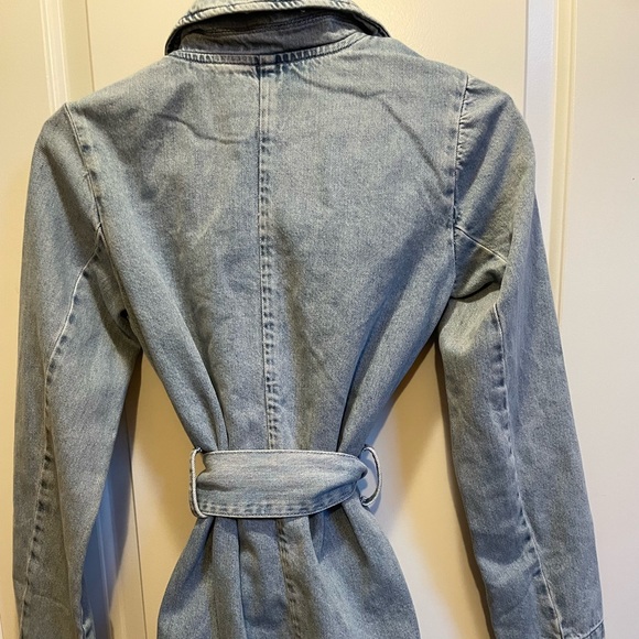 Good American denim jacket sz 0 fits like small - Picture 2 of 5